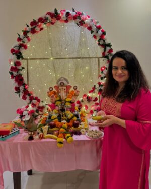 Aditi Singh Sharma Instagram - Happy Ganesh Chaturthi from Himesh & Sonia’s beautiful home & stunning Bappa ❤️🙏

#GanpatiBappaMorya