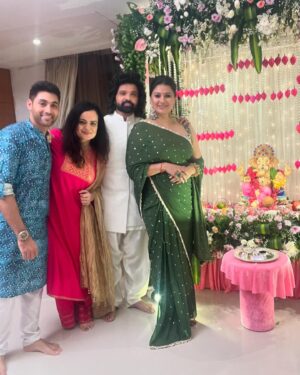 Aditi Singh Sharma Instagram - Happy Ganesh Chaturthi from Himesh & Sonia’s beautiful home & stunning Bappa ❤️🙏

#GanpatiBappaMorya