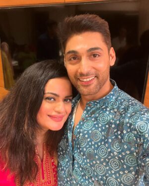 Aditi Singh Sharma Instagram - Happy Ganesh Chaturthi from Himesh & Sonia’s beautiful home & stunning Bappa ❤️🙏

#GanpatiBappaMorya