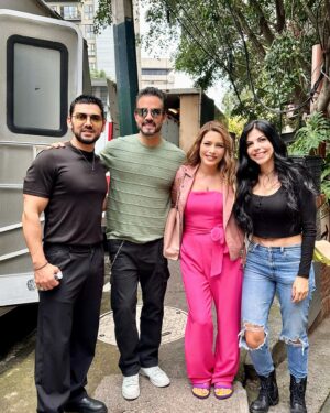 Adriana Fonseca Instagram - Adios Agosto, grateful…
______
1-Llegando a @aventureramusical gracias @soyevadaniela @juanosorio.oficial 
2- Con mis queridos @ernestolaguardiaoficial @martinricca1 , hermoso reencuentro en @papasporconveniencia @palomeragroup 
3- Después de nadar, en mi bello Veracruz, con mi hat regalo de mi ami @soykarlacervantes .
4-Boda time en un @benitosantosoficial regalo de mi querido @edgareyes_664 
5- En Veracruz, con esas gafas que tienen mas de 20 años conmigo.
6- Visitando a papito @jacquelinefonsecac 
7- Con mi hubby @ikercal 
8- Camerino life.
9- Con mis queridos compañeros @joseron3 @afri_zavala @miguelmartinezoficial 
10- Con la prima @sandramoreira04 
11- Espejito, espejito; on set.
12- Con mi bff Rafita, que me ha apoyado mucho en este tiempo en CDMX. 
13- Que lindo coincidir, con un gran actor y super simpatico @ferdinandoval 
14- En el mejor restaurante Libanes, con familia.
15- Familia, en el puerto @nachocholnew 
16- Con la bella @irinabaeva 
17- En mi spa fav en CDMX @clinicabelco 
18- Esperando en camerino.
19- Camerino life.
20- Pose pose! 
.
.
#lifestyle #byeagosto #cute #fashion #latina #cdmx #veracruz #grateful