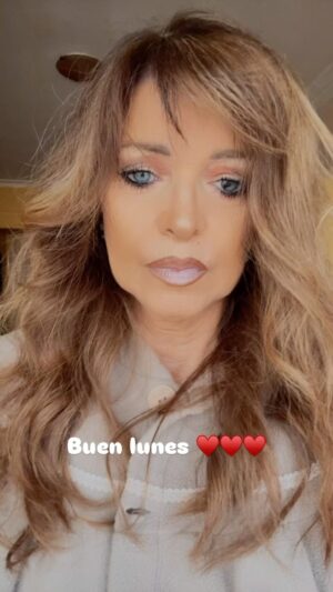 Adriana Salgueiro Instagram - PROBANDO CONSEJOS , lo haces ? #funny #life #hear #friends #beauty
