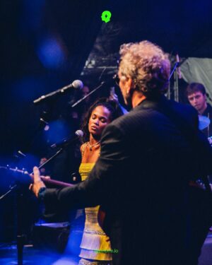 Agnes Nunes Instagram - Mais um ano em que Agnes Nunes e Matt Sorum entregaram performances inesquecíveis no Sthorm Festival! Agnes, com sua voz marcante e estilo que sincretiza gêneros, encantou o público com um cover de “Zombie”, da banda The Cranberries. Ao lado de Matt Sorum, o lendário baterista conhecido por seu trabalho com Guns N’ Roses e Velvet Revolver, eles trouxeram uma energia poderosa ao palco, apresentando hits que marcaram gerações, incluindo “Knockin’ on Heaven’s Door”, do Guns N’ Roses.

Esse encontro artístico, musical e cósmico entre Matt e Agnes capturou o espírito criativo do festival, tornando suas apresentações um dos momentos mais memoráveis da noite.

Registrando esse belíssimo encontro, contamos com as fotografias impecáveis do nosso amigo e parceiro, Vitor Hugo Santana @vhsvhs_ 

#SthormFestival2024 #FestivalOfSolutions #FindTheOthers