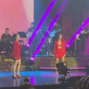Agustina Cherri Instagram - @bycrismorena lo hizo otra vez. Y esto es solo el comienzo.
@munapaulscherri gracias por dejarme cantar con vos. Cumplí un sueño, en el mejor lugar con la canción que me lleva a la niña que fui.
Gracias a mi equipo del corazón que siempre estan ahí para nosotras.
@vickii_miranda 
@nacholopezfagalde 
@bettinafrumboli 
❤️
@mariagorof
@rickysarkany
.
.
@olgaenvivo