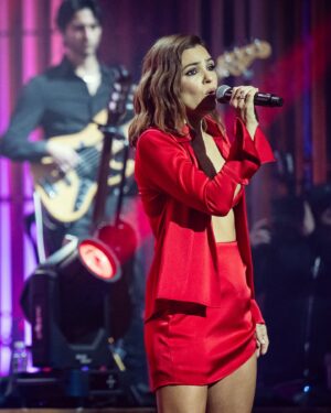 Agustina Cherri Instagram - @bycrismorena lo hizo otra vez. Y esto es solo el comienzo.
@munapaulscherri gracias por dejarme cantar con vos. Cumplí un sueño, en el mejor lugar con la canción que me lleva a la niña que fui.
Gracias a mi equipo del corazón que siempre estan ahí para nosotras.
@vickii_miranda 
@nacholopezfagalde 
@bettinafrumboli 
❤️
@mariagorof
@rickysarkany
.
.
@olgaenvivo