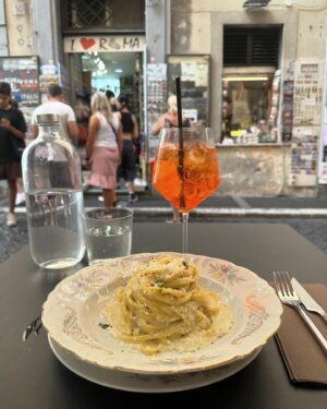 Agustina Suásquita Instagram - De repente en Roma la loca 🤌🏻🇮🇹 Ya comí más pasta que en toda mi vida 🍝 Saben por qué estoy acá? 😏