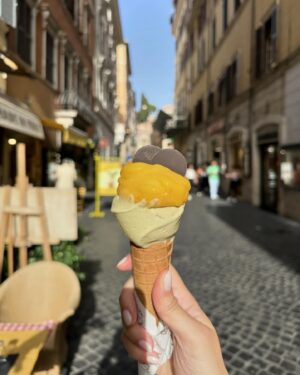 Agustina Suásquita Instagram - De repente en Roma la loca 🤌🏻🇮🇹 Ya comí más pasta que en toda mi vida 🍝 Saben por qué estoy acá? 😏