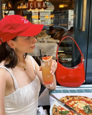 Agustina Suásquita Instagram - De repente en Roma la loca 🤌🏻🇮🇹 Ya comí más pasta que en toda mi vida 🍝 Saben por qué estoy acá? 😏
