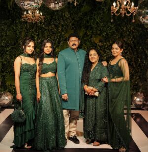 Ahana Kumar Instagram - Familia 🖤✨

Outfits @santinni.in 
Photography @skabhijithphotography 
Makeup & Hair @lushandluxbyak 

💫✨