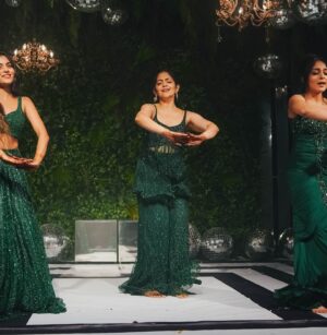 Ahana Kumar Instagram - Familia 🖤✨

Outfits @santinni.in 
Photography @skabhijithphotography 
Makeup & Hair @lushandluxbyak 

💫✨