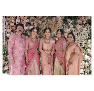 Ahana Kumar Instagram - Team Bride 💗🌸💫

Shot by @_stories_by_mathews__ 
Saree @mloft_by_joeljacobmathew 
Blouse Stitching @santinni.in 
Makeup & Hair @brahma_hairandmakeup 
Saree Draping @drapist_daira 

Ozy’s Wedding ~ 05.09.24 ✨