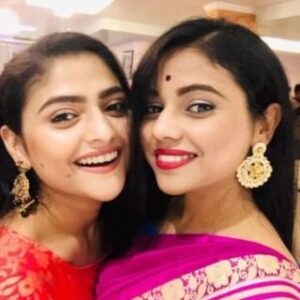 Aindrila Sharm Instagram - Time flies…. Things change…. But missing you is constant till my last breath ❤️

#love #sister #sisterhood #aindrilasharma #trending #explore #constant