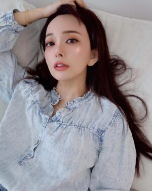 Aisa Senda Instagram - 這段時間嚴格控管飲食
除了營養均勻，把不必要攝取的都掰掰了

果然明顯感受身體有變化 是好的變化

吃進去的東西直接反應在身體上
身材，肌膚，心情，腦袋清晰

其實這麼多美食，很誘人啊
目前的我完全戒掉不必要攝取的
啊 不過接下來有安排要回日本看家人
那時候就還是讓自己稍微放鬆一下🤣🤣

我的目標讓自己慢老
就是從飲食開始囉❤️

👗 @doubletake.tw