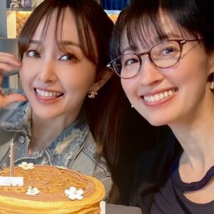 Aisa Senda Instagram - 我的女朋友，我的閨蜜，重要的朋友。
田中千繪 @chietanaka817 
（自称、ちなみに私は千絵ちゃんの彼氏😘）

8月17號是千繪的生日
前幾天我們終於見面了
雖然17號已經過了 但慶祝是必要的🎂❤️
我還特別訂了我覺得最好吃的千層蛋糕（蒙布朗口味）從高雄寄上來😋真的好好吃～

我們一直都有固定見面
都在演藝圈工作雖然工作性質不一樣
平常工作時很難遇到
但我們是超級好朋友 什麼話都可以聊的那種
可以聊很久 很過癮的那種

我很欣賞他
很自律 有自己的想法 重點她的心很美

祝福妳一切平安順心
いつもありがとう❤️
だいすきだよー❤️