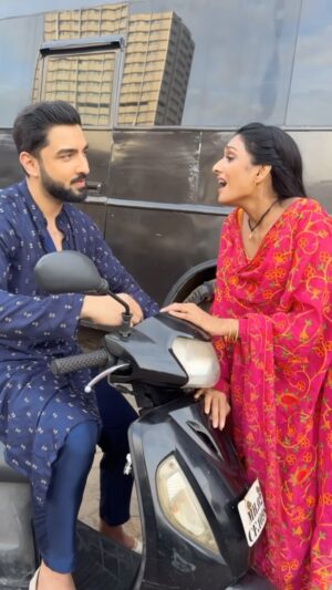 Aishwarya Khare Instagram - Meri Jaan Mere Dilbar 🤣❤️🤪

#reels #funnyvideos #funnyreels