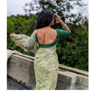 Aishwarya Narkar Instagram - Back muscles in saree😂

Saree @dadu.ki.dukan

#aishwaryanarkar
 #saree #sareestyles #love#trend#marathi #instagram #fashion#style
#feel#vibe#workout#effect