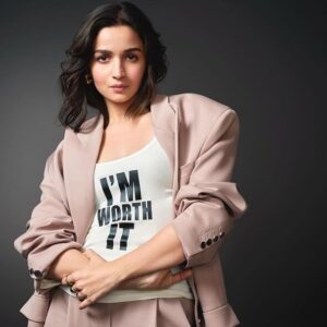 Aja Naomi King Instagram - So excited to welcome the Incomparable Alia Bhatt as the new L’Oréal Paris Global Ambassador!!!

Alia is a powerhouse of Indian cinema and a global icon. I’m so excited to see her shine alongside us and inspire women all over the world to embrace their self-worth. 
Because we are all #WorthIt ❤️

 
#LOrealParis #LOrealParisFamily #Reveal