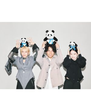 Akari Takaishi Instagram - 「anan 2410号」
バックカバーにちさまひが！！

発売中です。是非ご覧ください☺︎

#anan #ベイビーわるきゅーれ

stylist @kanedakenshi 
h&m @ayasumimoto