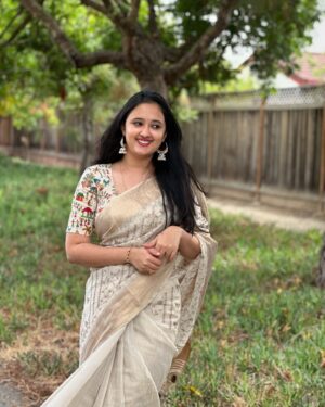 Akhila Pajimannu Instagram - ✨✨

PC : @adiskeee 

#akhilapajimannu #singer #saree #onam #onamcelebration #lunch #weekend #sunday #instagood #instalike #instamood #instagram #newpost #post