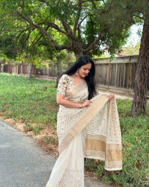 Akhila Pajimannu Instagram - ✨✨

PC : @adiskeee 

#akhilapajimannu #singer #saree #onam #onamcelebration #lunch #weekend #sunday #instagood #instalike #instamood #instagram #newpost #post