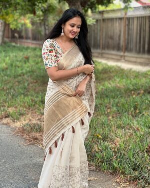 Akhila Pajimannu Instagram - ✨✨

PC : @adiskeee 

#akhilapajimannu #singer #saree #onam #onamcelebration #lunch #weekend #sunday #instagood #instalike #instamood #instagram #newpost #post