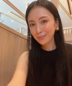 Actress Akiko Hinagata HD Photos and Wallpapers January 2025