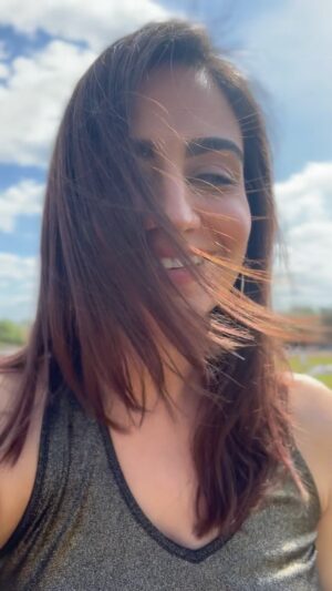 Aksha Pardasany Instagram - This is just a walk. On a sunny day. In London.
Bas. Enjoy