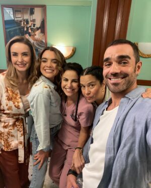 Alejandra Ambrosi Instagram - ¡Cada llamado lo disfrutamos mucho y la pasamos increíble en @elpreciodeamartetv! Estoy muy contenta de que este proyecto les guste tanto como a mi 💕💋