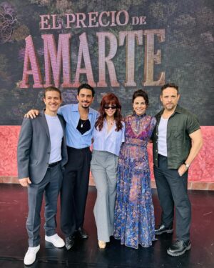 Alejandra Ambrosi Instagram - Feliz y agradecida de ser parte de @elpreciodeamartetv Que rico es jugar con un elenco tan divertido, directores, todo el equipo!! Wow!! La foto 6 jajajaja… @alvarez_rebeil @jdanfigueroa 🤣🤣🤣 
Gracias querida @carmenarmendariz !! 🙌 🙌🙌
A partir del 2 de septiembre por @canalestrellas a las 9.30 pm!! Oh yeah!! 🙌💫🎬🫶🤩