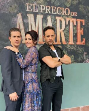 Alejandra Ambrosi Instagram - Feliz y agradecida de ser parte de @elpreciodeamartetv Que rico es jugar con un elenco tan divertido, directores, todo el equipo!! Wow!! La foto 6 jajajaja… @alvarez_rebeil @jdanfigueroa 🤣🤣🤣 
Gracias querida @carmenarmendariz !! 🙌 🙌🙌
A partir del 2 de septiembre por @canalestrellas a las 9.30 pm!! Oh yeah!! 🙌💫🎬🫶🤩