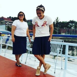 Alenta S. Hombing Instagram - Edisi Kangen Karo Mamake..best duel partner..partner in crime..sosok yg ga pernah bs diem, hobby apapun upload medsos (slalu bertentangan dg ku), fashion, shopping, carrier woman, yang slalu ngajarin makan krupuk ga blh bunyi (rendam dlu pakai air liur🤦‍♀️), klo ketawa bibir hanya blh terbuka 2 jari paling lebar (biar manis), klo makan tangan ga blh nempel di meja (keliatan pemalas), klo diri hrs kaya poto model, klo duduk hrs ngerti kode2 sandi morse mama(artiny marah), ga blh bersandar di bahu mama ky ga punya tulang lemes2, hrs tegar kaya batu karang (bersandar sndri dlm hati aj) de el el,, she’s a figure with many rules, klo lakuin dluar itu melayang lah apa yg bs dilayangkan, mama slalu ga pernah bs diam di kantor dan dirumah, pernah satu waktu masuk fakultas tehnik dan smua mahasiswa berteriak nama mama merupakan kebanggaanku punya mama yang hanya lulusan SMA tp mampu menaklukan hal apapun itu..tp mama jgn terlalu keras lg ya samaku🥰i miss u mama @sidabutarroma