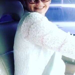 Alenta S. Hombing Instagram - Edisi Kangen Karo Mamake..best duel partner..partner in crime..sosok yg ga pernah bs diem, hobby apapun upload medsos (slalu bertentangan dg ku), fashion, shopping, carrier woman, yang slalu ngajarin makan krupuk ga blh bunyi (rendam dlu pakai air liur🤦‍♀️), klo ketawa bibir hanya blh terbuka 2 jari paling lebar (biar manis), klo makan tangan ga blh nempel di meja (keliatan pemalas), klo diri hrs kaya poto model, klo duduk hrs ngerti kode2 sandi morse mama(artiny marah), ga blh bersandar di bahu mama ky ga punya tulang lemes2, hrs tegar kaya batu karang (bersandar sndri dlm hati aj) de el el,, she’s a figure with many rules, klo lakuin dluar itu melayang lah apa yg bs dilayangkan, mama slalu ga pernah bs diam di kantor dan dirumah, pernah satu waktu masuk fakultas tehnik dan smua mahasiswa berteriak nama mama merupakan kebanggaanku punya mama yang hanya lulusan SMA tp mampu menaklukan hal apapun itu..tp mama jgn terlalu keras lg ya samaku🥰i miss u mama @sidabutarroma