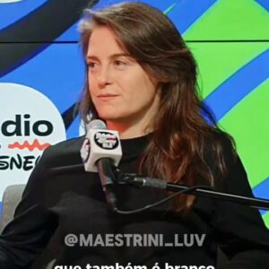 Alessandra Maestrini Instagram - O crossover que a gente precisava e não sabia. 🦆🙃 

📽 Em cartaz l Rádio Disney (Youtube) 

#alessandramaestrini #patobranco #patodonald #bozena #tomaládacá #humor #osomeasilaba #disney #disneyplus