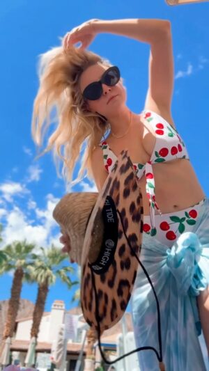 Alessandra Torresani Instagram - 108 degrees & Thirsty 💧🥵