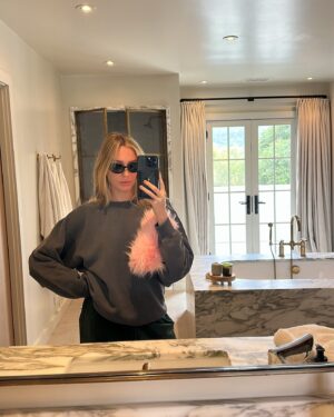 Alexandra Cooper Instagram - Daddy Gang help the gurls out, what is everyone wearing on tour👀