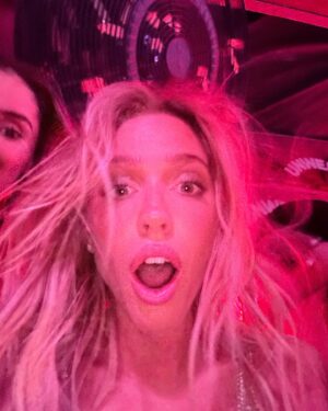 Alexandra Cooper Instagram - Daddy Gang help the gurls out, what is everyone wearing on tour👀