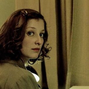 Alexandra Maria Lara Instagram - Ich kann nicht glauben, dass es genau 20 Jahre her ist, dass “Der Untergang“  in die deutschen Kinos kam. Diese Arbeit hat mich so geprägt- vor allem das Zusammensein mit Filmschaffenden und Kolleginnen und Kollegen, von denen ich als junge Schauspielerin so viel lernen konnte.