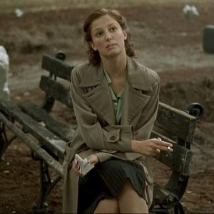 Alexandra Maria Lara Instagram - Ich kann nicht glauben, dass es genau 20 Jahre her ist, dass “Der Untergang“  in die deutschen Kinos kam. Diese Arbeit hat mich so geprägt- vor allem das Zusammensein mit Filmschaffenden und Kolleginnen und Kollegen, von denen ich als junge Schauspielerin so viel lernen konnte.