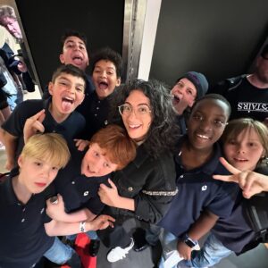Alexandra Stréliski Instagram - Été 2024. Les plus belles Montagnes Russes de toute ma vie. 🎢

Ps: j’ai plus la covid tout est beau 👍
