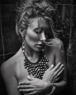 Alexandra Vino Instagram - So many #pearls…. So much #earth energy #spiritual #oceanic #divinejewelry @bijouxdelamer @antoineverglas @villapaulistasbh #stbarths