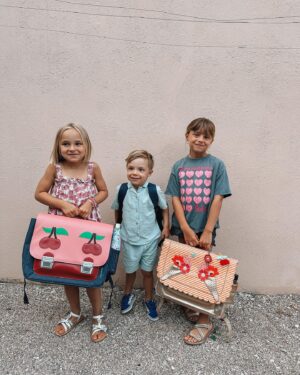 Alexia Mori Instagram - Comment s’est passé la rentrée pour vos bébés ? Ici personne a pleuré !! Même pas maman !! Bon en même temps je suis restée avec Camille dans la classe ! On verra si demain je fais autant la maline quand je devrais le laisser au portail et pour la journée entière 🙈