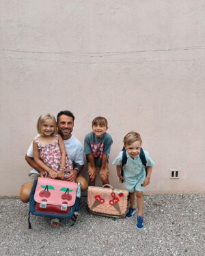 Alexia Mori Instagram - Comment s’est passé la rentrée pour vos bébés ? Ici personne a pleuré !! Même pas maman !! Bon en même temps je suis restée avec Camille dans la classe ! On verra si demain je fais autant la maline quand je devrais le laisser au portail et pour la journée entière 🙈