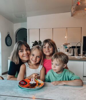 Alexia Mori Instagram - 6 ans Mon Soleil 🌞🧡
J’aurai tant à écrire sur toi… tu me combles tellement de bonheur, d’amour.. si on devait décrire la gentillesse ce serait toi ❤️
Ne change jamais mon amour tu fera de grandes choses j’en suis sûr ❤️
Ta maman qui t’aime ❤️