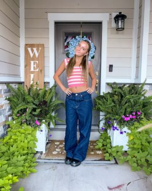 Alexus Oladi Instagram - late but first days of school 🤓