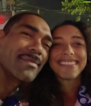 Alice Carvalho Instagram - agosto ri muito me sinto completamente contente👍🏾