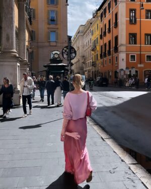Alicia Agneson Instagram - 📍ITALY 
1, Rome
2, More Rome in Vintage
3, Aesthetically pleasing
4, Champagne tasting 
5, Book-Bliss 
6, Villa views 
7, Him and the little one