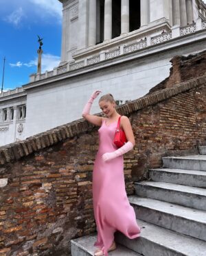 Alicia Agneson Instagram - 📍ITALY 
1, Rome
2, More Rome in Vintage
3, Aesthetically pleasing
4, Champagne tasting 
5, Book-Bliss 
6, Villa views 
7, Him and the little one
