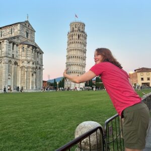 Alicia Witt Instagram - leaning tower hijinx 🫠

ruth even got in on the fun (see last frame)

#leaningtowerofpisa #pisa #aliciawitt #laurarabell #longlegs #