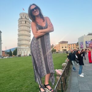 Alicia Witt Instagram - leaning tower hijinx 🫠

ruth even got in on the fun (see last frame)

#leaningtowerofpisa #pisa #aliciawitt #laurarabell #longlegs #