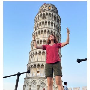 Alicia Witt Instagram - leaning tower hijinx 🫠

ruth even got in on the fun (see last frame)

#leaningtowerofpisa #pisa #aliciawitt #laurarabell #longlegs #