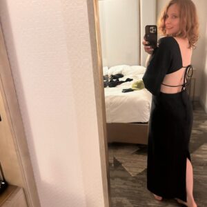 Alicia Witt Instagram - bye, madison WI! we had a blast @madisoncomicexpo. i have a whole lot of US shows booked for christmas (tickets on sale now for many of those!) but next stop: LONDON england! meet and greet tickets are sold out *but* if you bring merch from my store to the show, i promise to make sure i sign it, whether you have the meet and greet or not. i have CDs, vinyl, and t shirts of all types. 

if you order your merch today, it should arrive by the time of my show next thursday! 

and be sure to grab your tickets :)

all venue and show links are listed under ‘tour’ or on my website. 

Thursday Sept 26 - @thelexingtonlondon with special guest @paulcarella. 

#aliciawitt #christmaswithalicia #london #thelexington #paulcarella